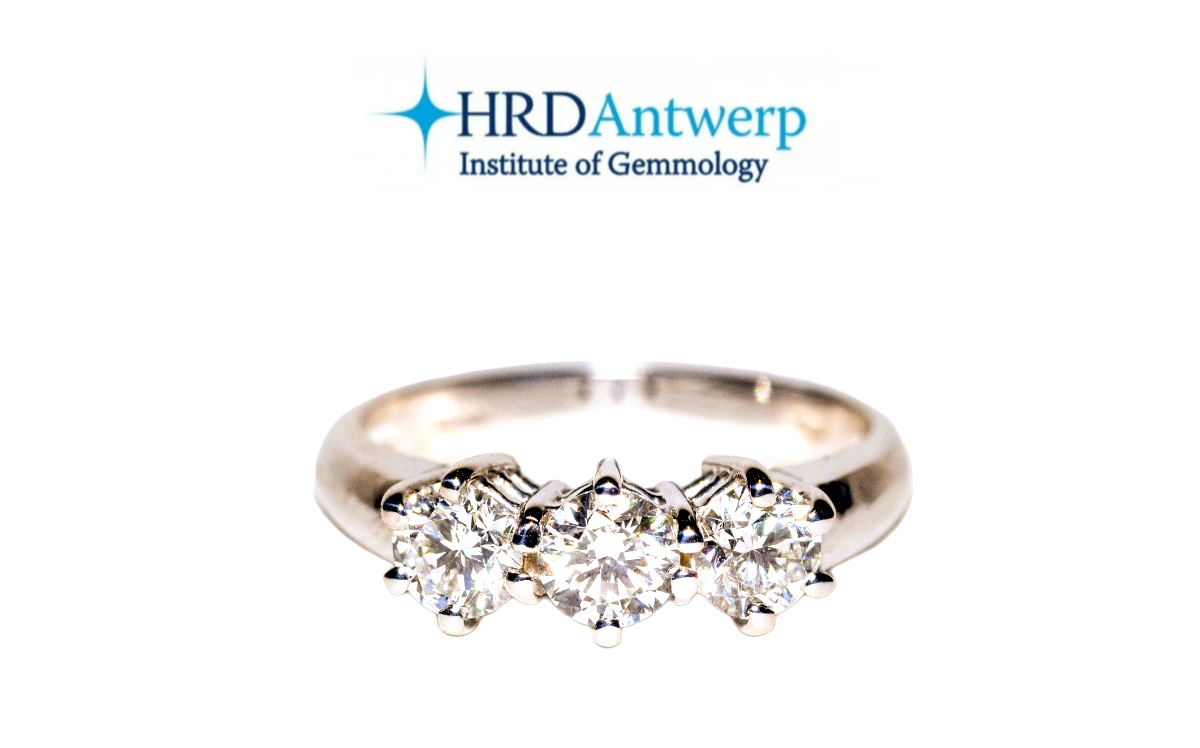 Anello Trilogy certificato HRD con 3 diamanti naturali 0,94 ct