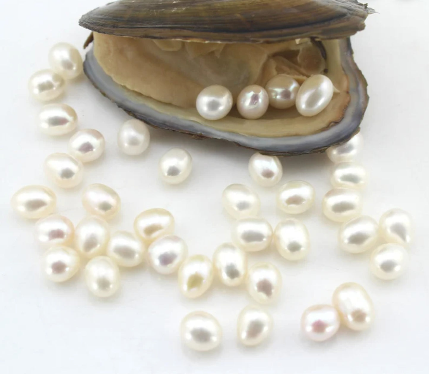 Perlas naturales australianas de varios tamaños.