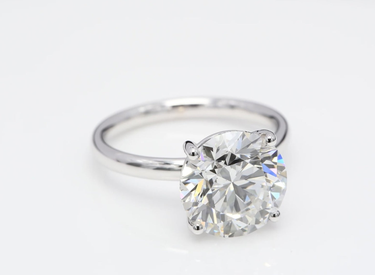 Anello solitario in oro bianco 18k e diamante naturale da 2.02 ct. D IF