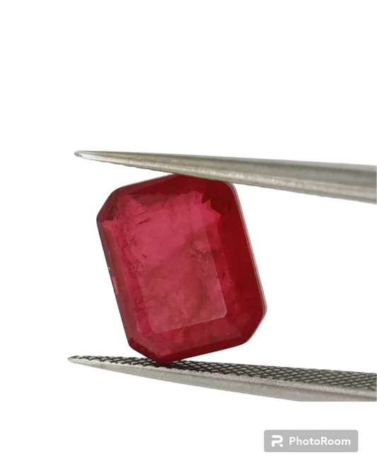 Rubí natural de talla esmeralda de 4,75 ct color rojo sangre transparente