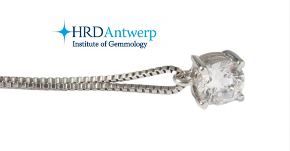 Collar de punto de luz con certificación HRD en oro blanco con diamante natural D VVS1 de 0,30 ct
