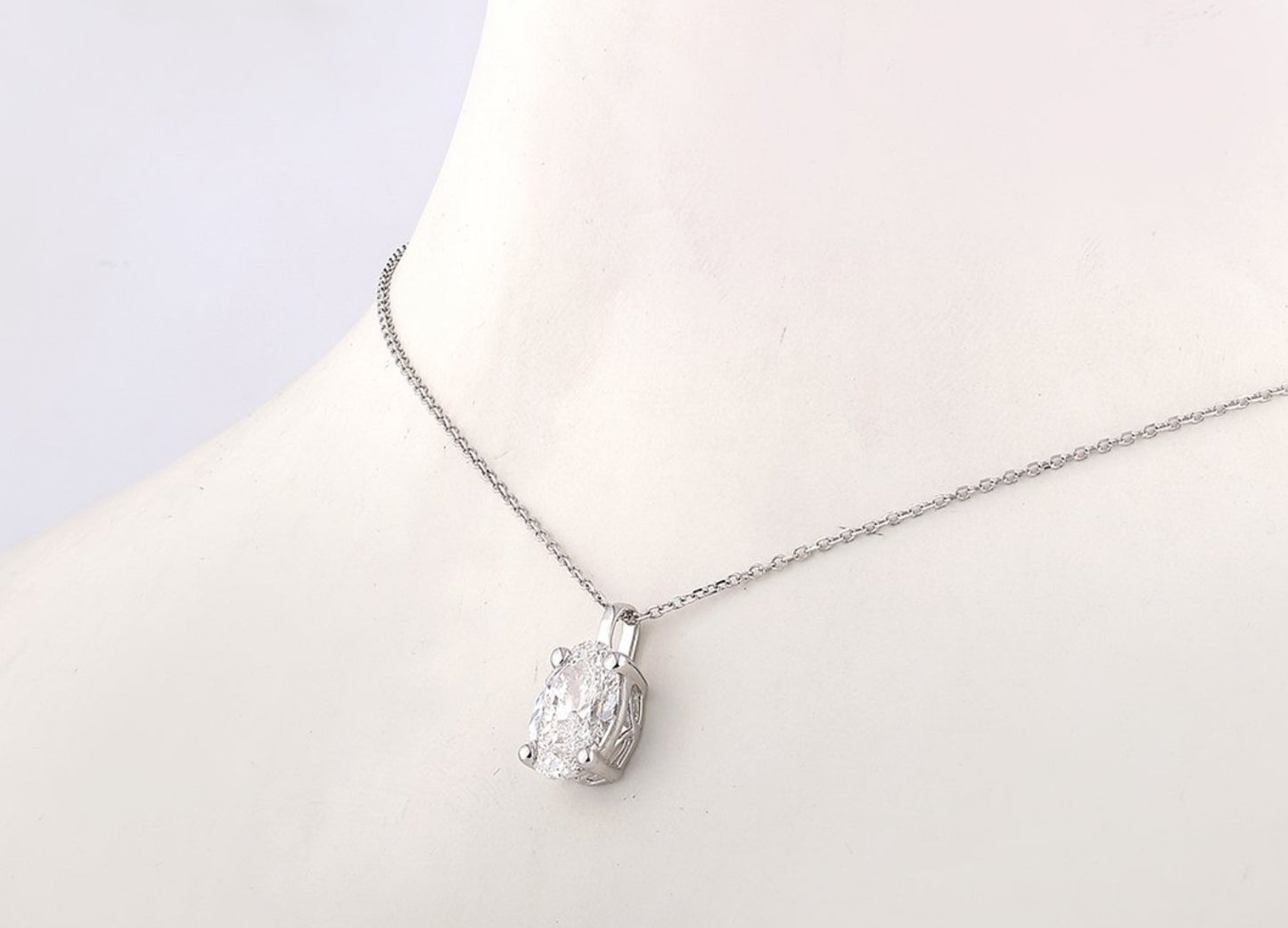 Collana punto luce in oro e diamante naturale ovale 0.50ct