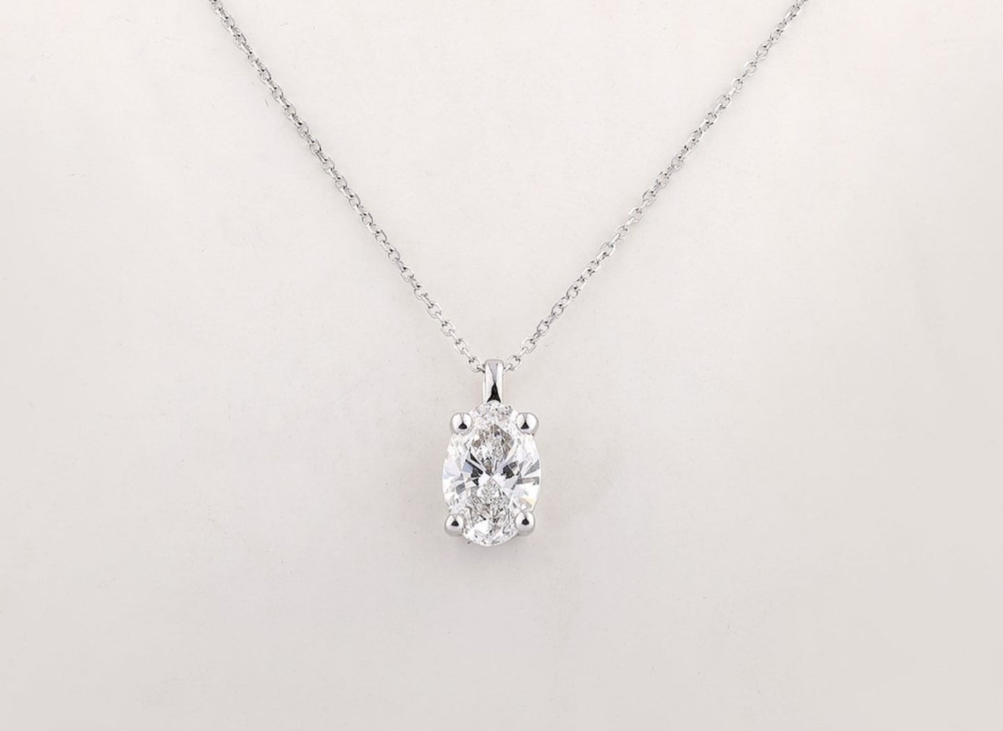 Collana punto luce in oro e diamante naturale ovale 0.50ct