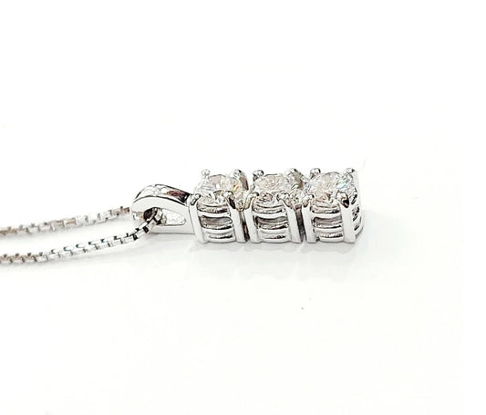 ciondolo trilogy in oro bianco 18k e 3 diamanti naturali 0,90 ct
